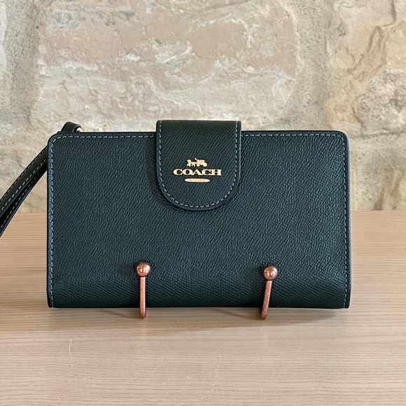 Coach - Picture 10 of 13